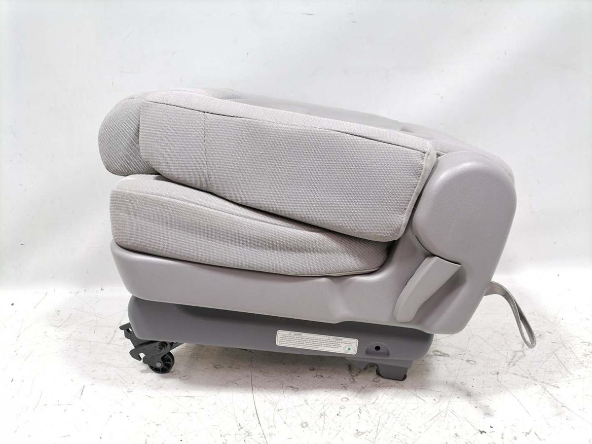 Kia Carnival 2 original Einzelsitz hinten links Stoff Hellgrau Bj.2009